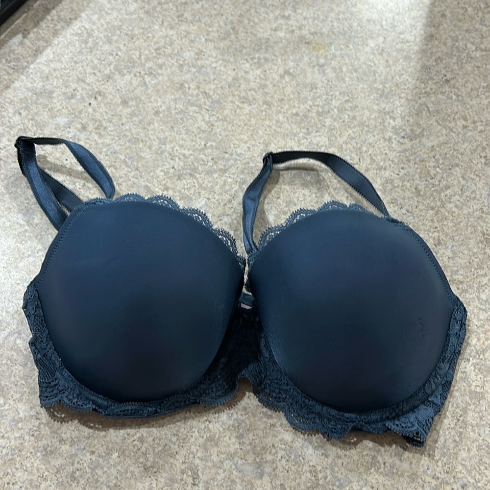 32DD VS Bra